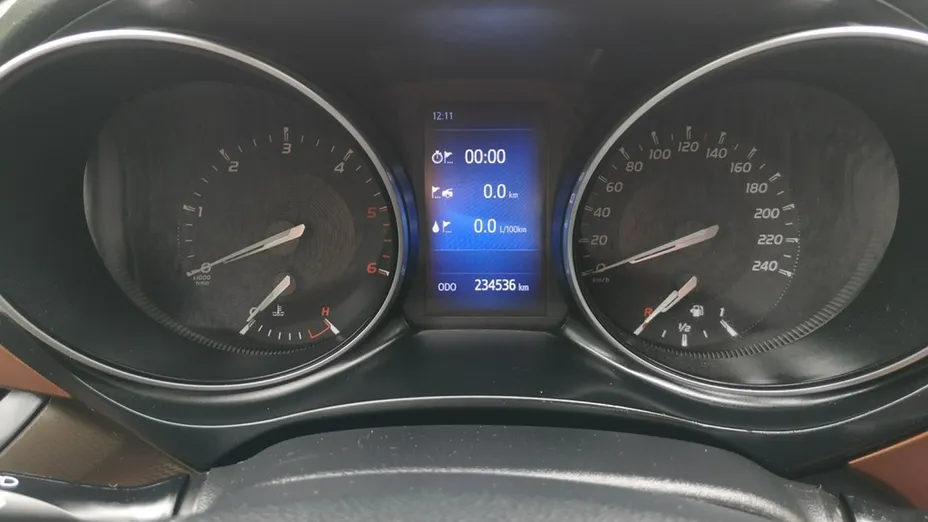 TOYOTA Avensis -