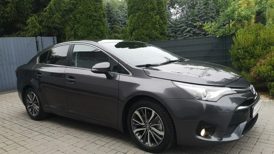 TOYOTA Avensis -