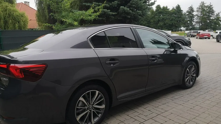 TOYOTA Avensis -