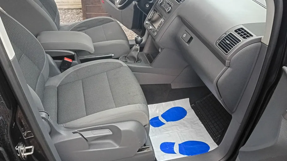 VOLKSWAGEN Touran -