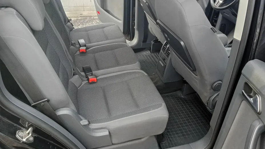 VOLKSWAGEN Touran -