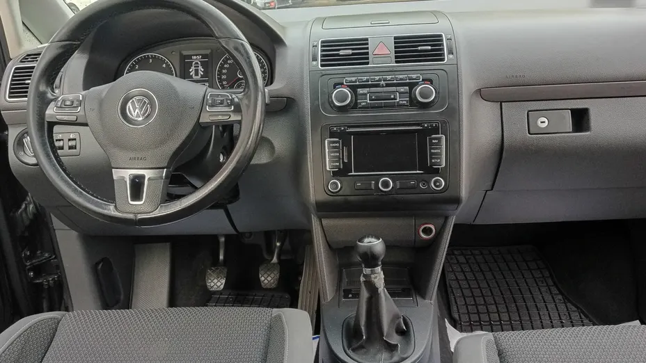 VOLKSWAGEN Touran -