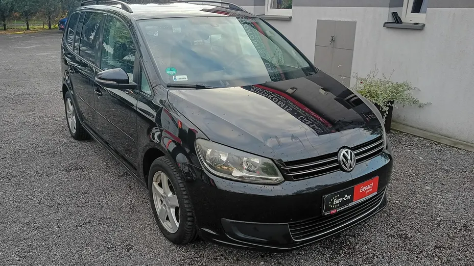 VOLKSWAGEN Touran -
