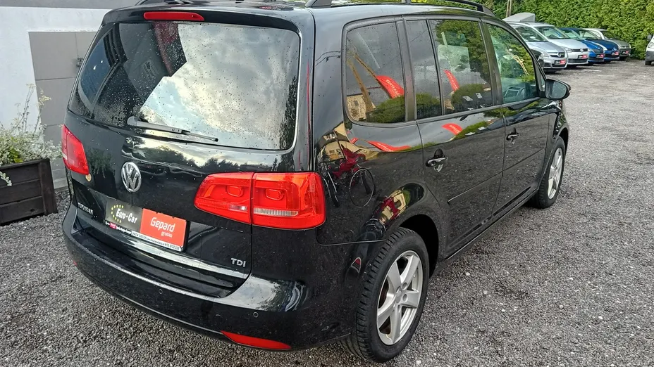 VOLKSWAGEN Touran -