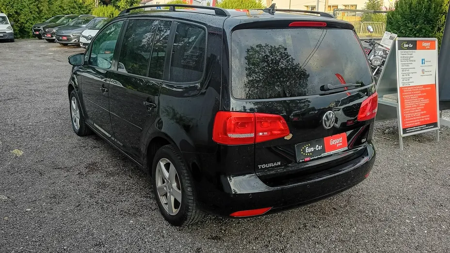 VOLKSWAGEN Touran -