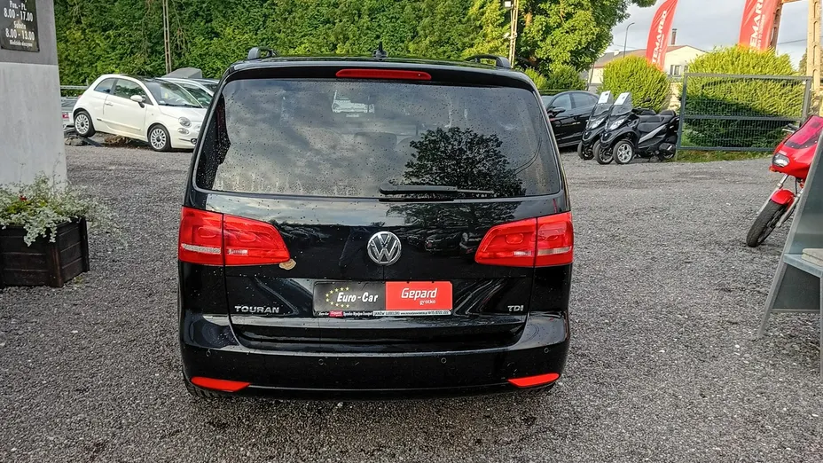 VOLKSWAGEN Touran -