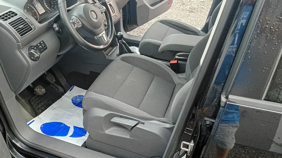 VOLKSWAGEN Touran -