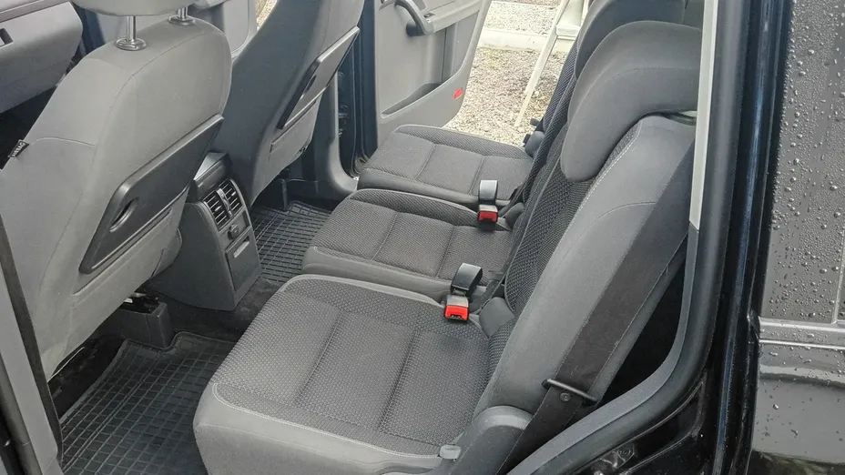 VOLKSWAGEN Touran -