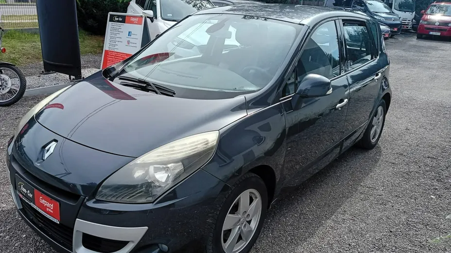 RENAULT Scenic -