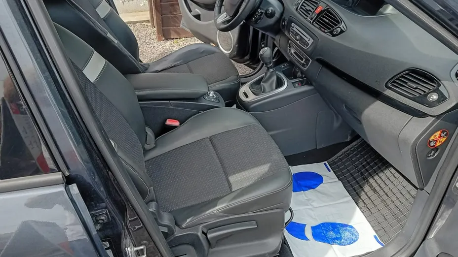 RENAULT Scenic -