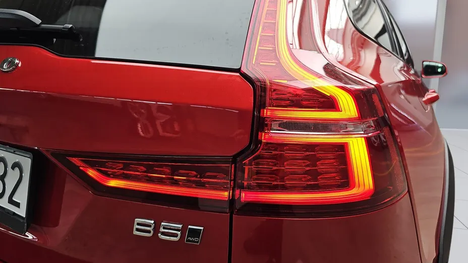 VOLVO V60 V60 CC Plus B5 B AWD aut