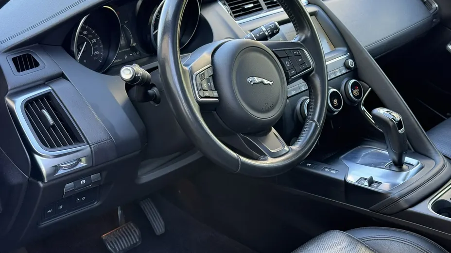 JAGUAR E-Pace -