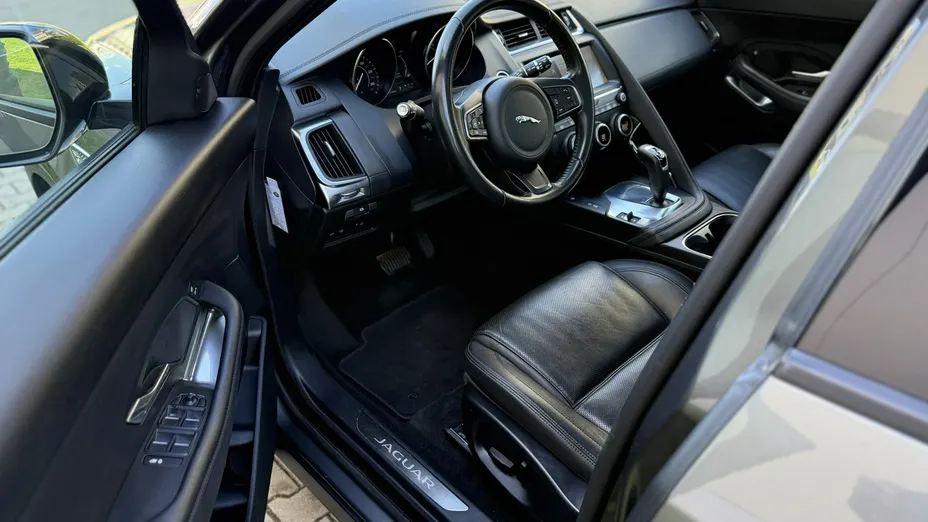 JAGUAR E-Pace -