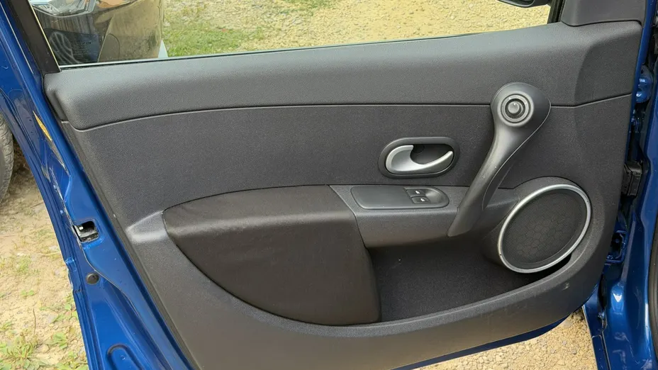 RENAULT Clio -