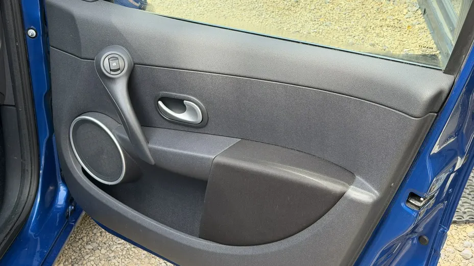 RENAULT Clio -