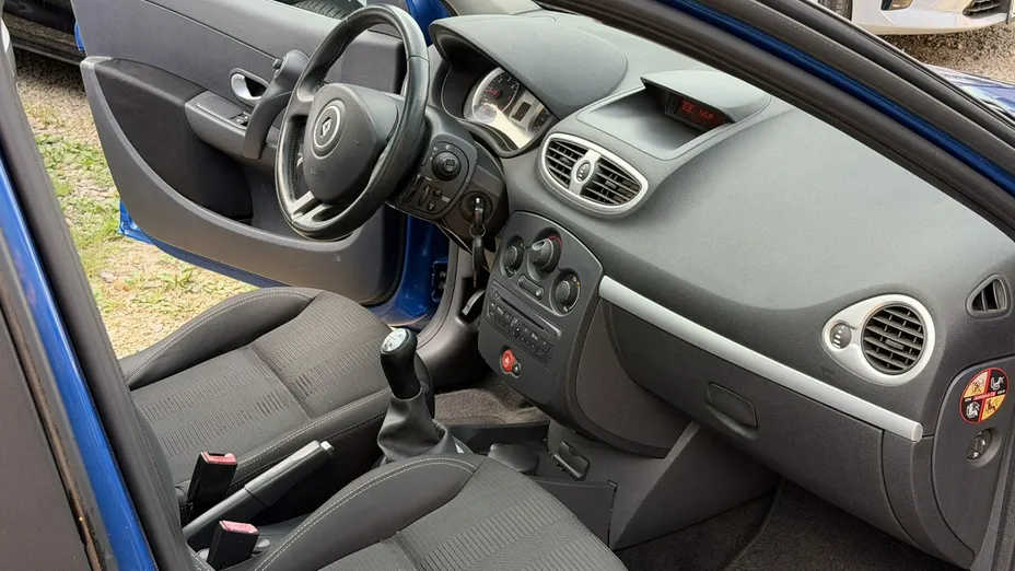 RENAULT Clio -