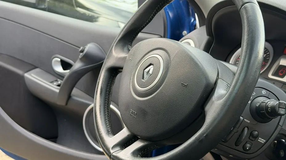 RENAULT Clio -