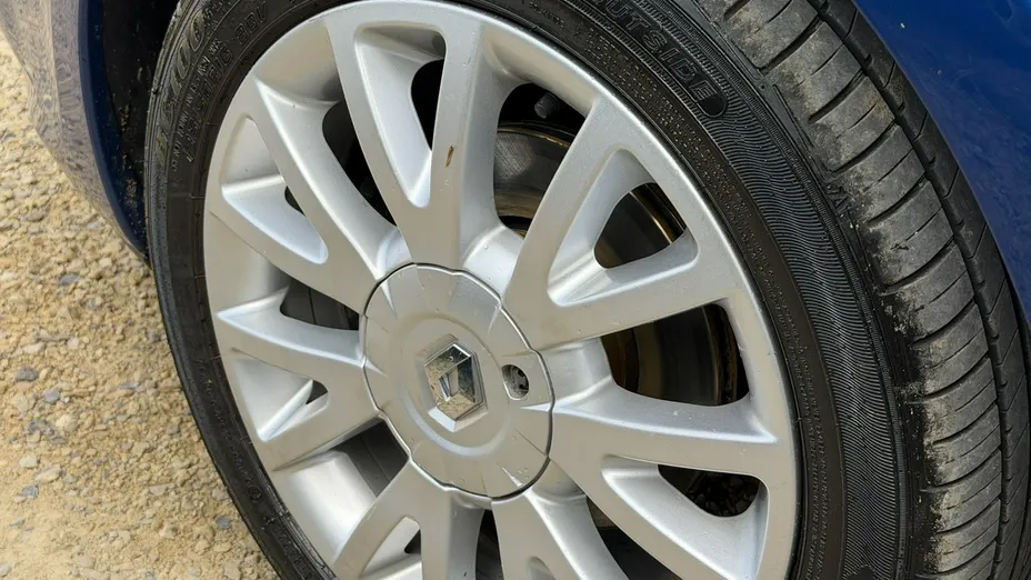 RENAULT Clio -