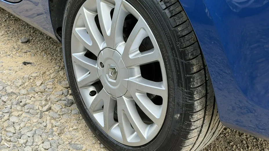 RENAULT Clio -