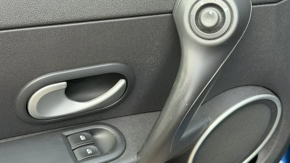 RENAULT Clio -