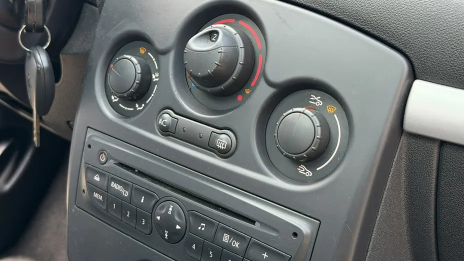 RENAULT Clio -