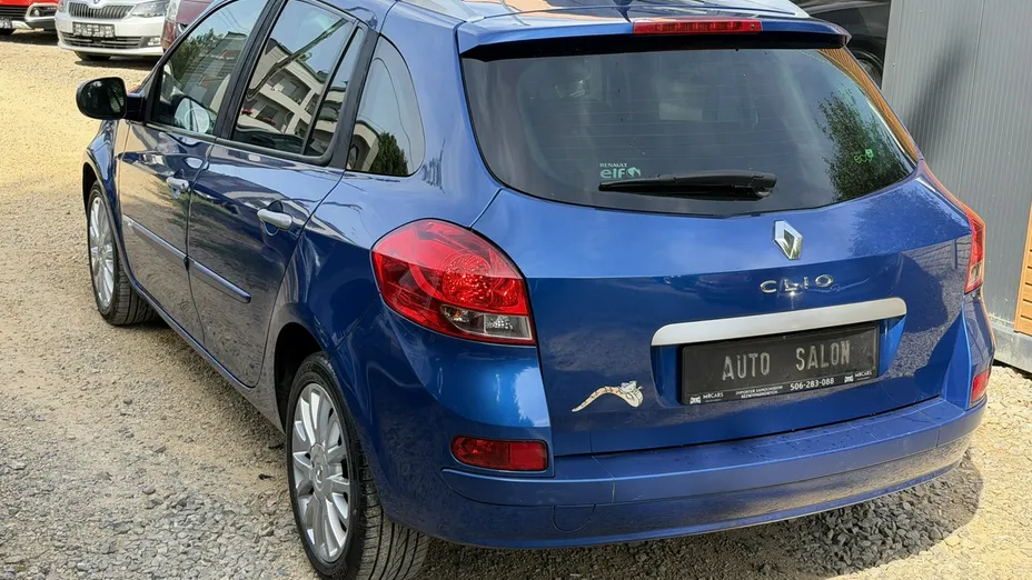 RENAULT Clio -