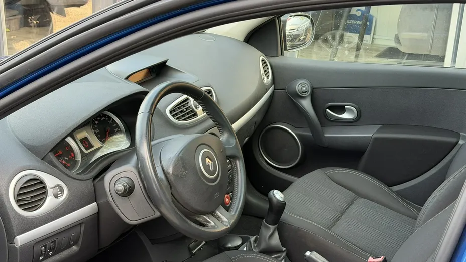 RENAULT Clio -