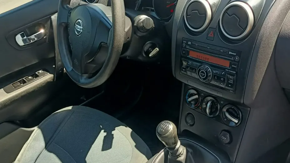 NISSAN Qashqai -