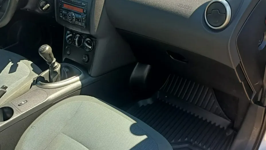 NISSAN Qashqai -