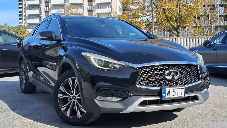 INFINITI QX30 -