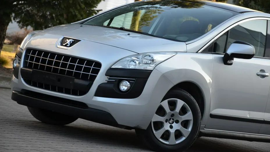 PEUGEOT 3008 -