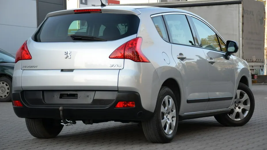 PEUGEOT 3008 -