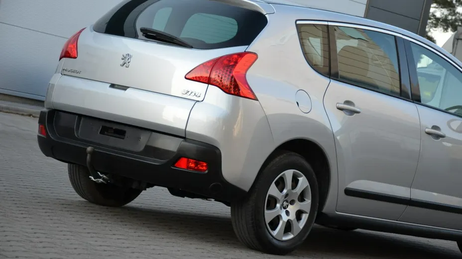 PEUGEOT 3008 -