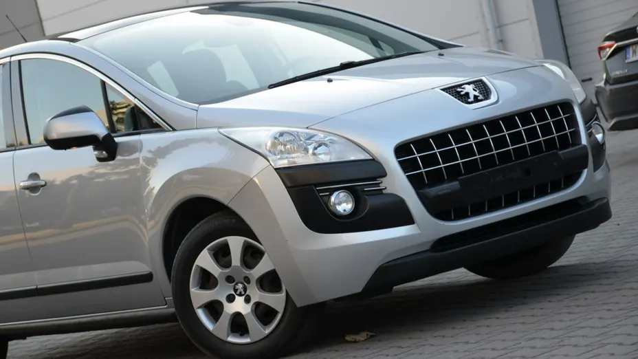 PEUGEOT 3008 -