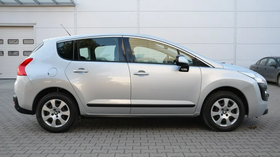 PEUGEOT 3008 -