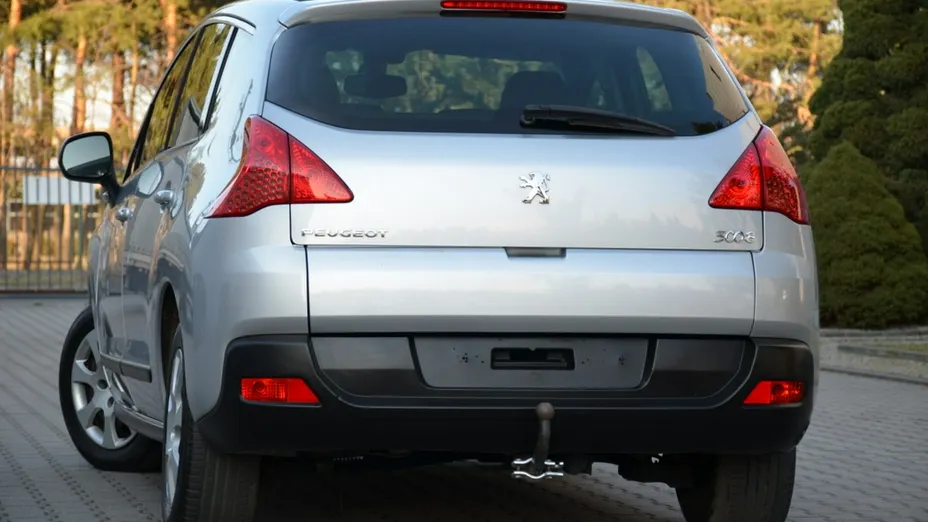 PEUGEOT 3008 -