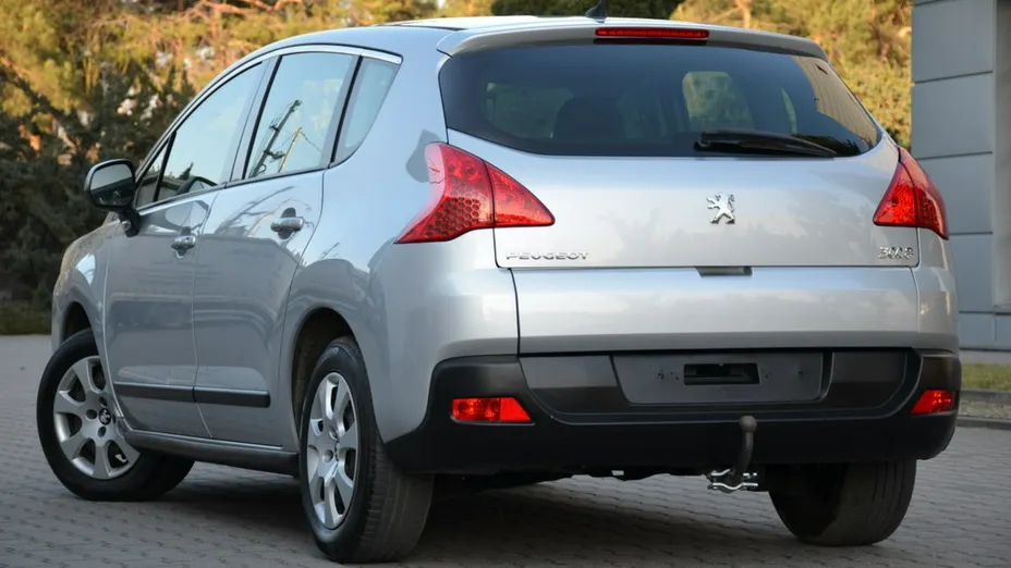 PEUGEOT 3008 -
