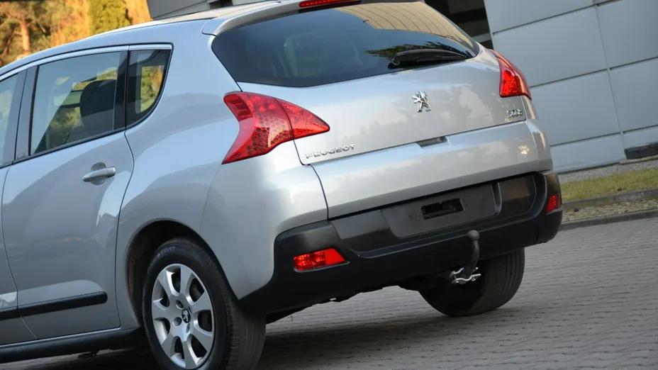 PEUGEOT 3008 -