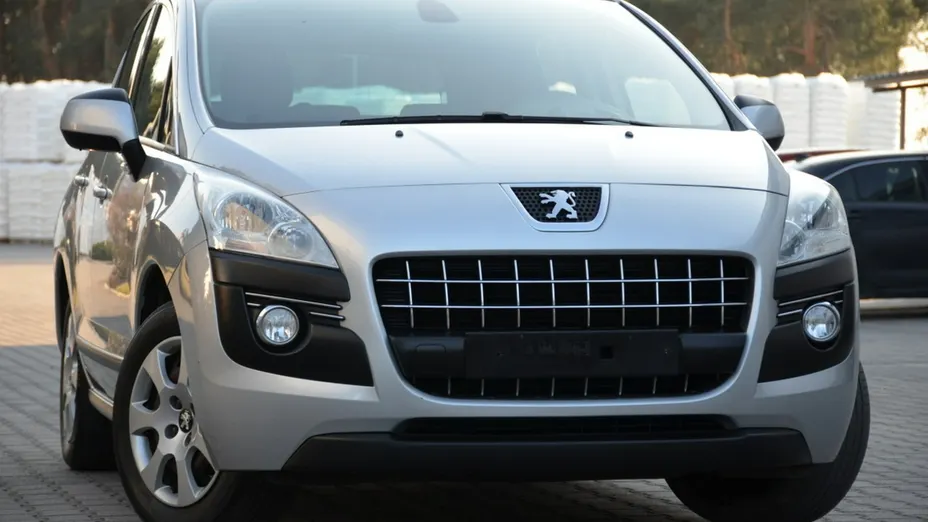 PEUGEOT 3008 -