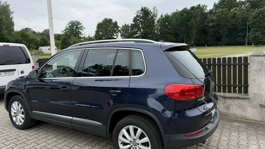 VOLKSWAGEN Tiguan -