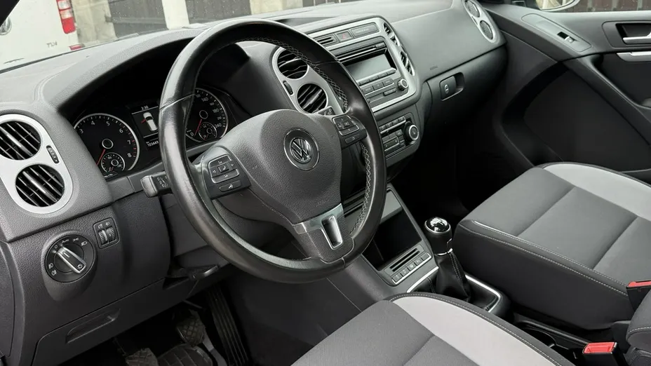 VOLKSWAGEN Tiguan -