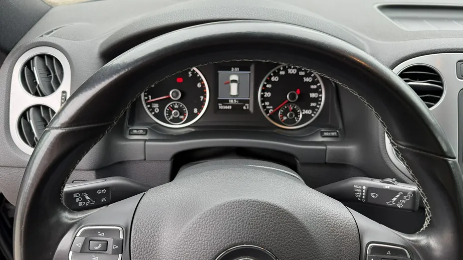 VOLKSWAGEN Tiguan -