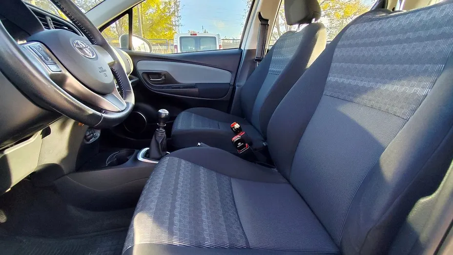 TOYOTA Yaris -
