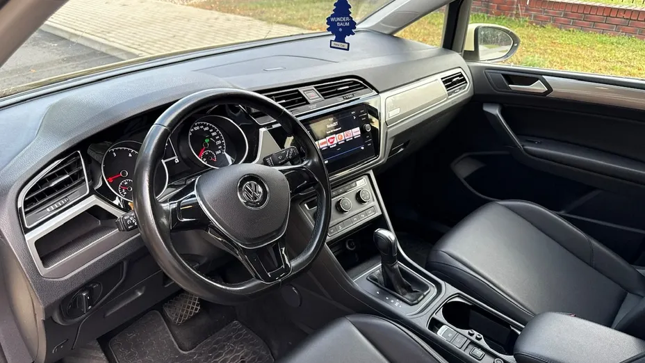 VOLKSWAGEN Touran -