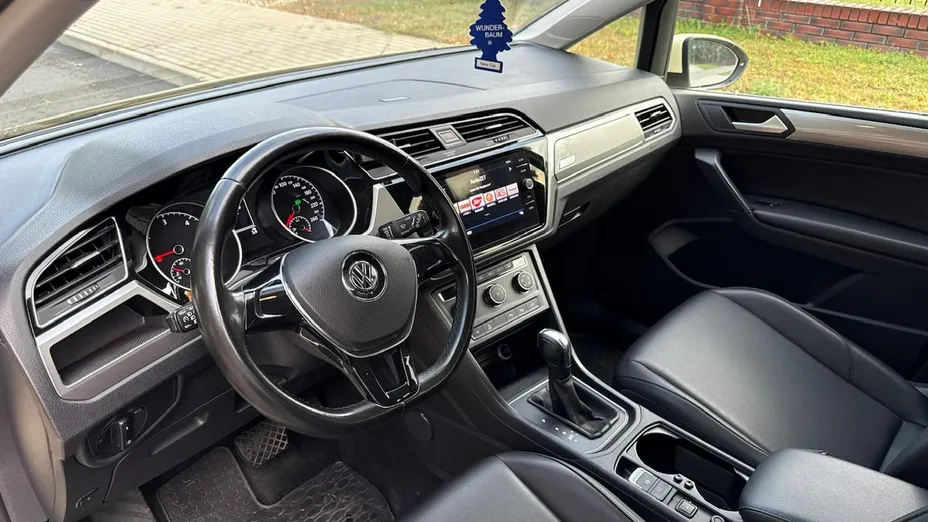 VOLKSWAGEN Touran -