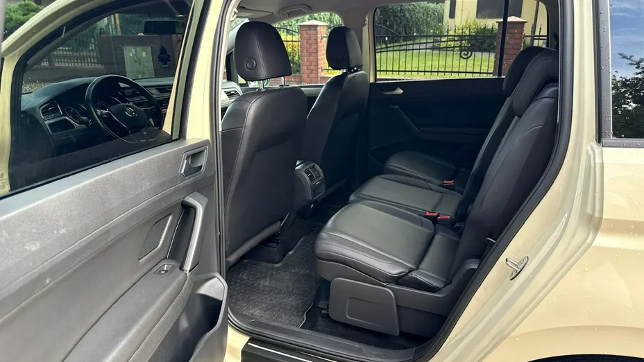 VOLKSWAGEN Touran -
