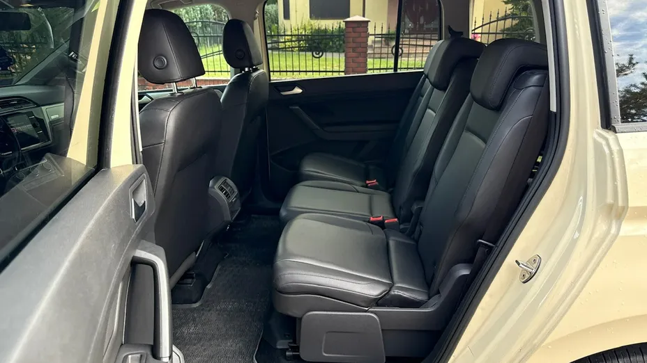 VOLKSWAGEN Touran -