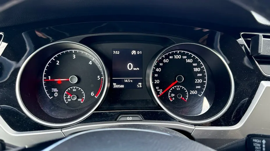 VOLKSWAGEN Touran -