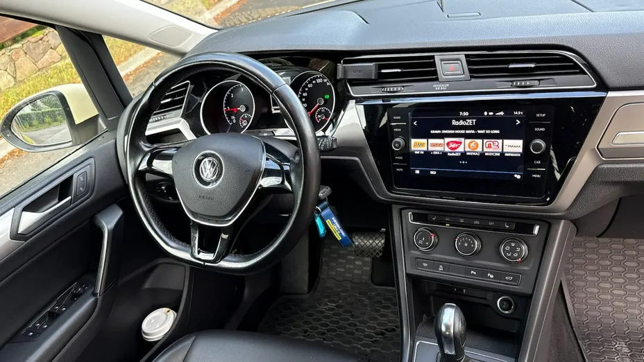 VOLKSWAGEN Touran -
