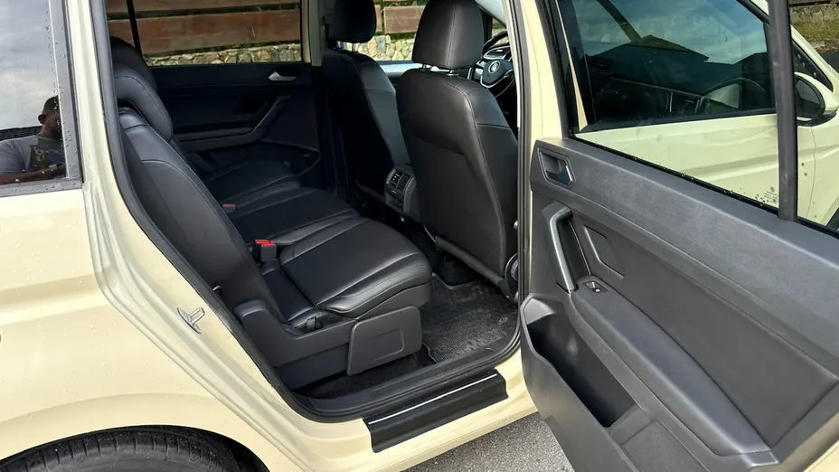 VOLKSWAGEN Touran -